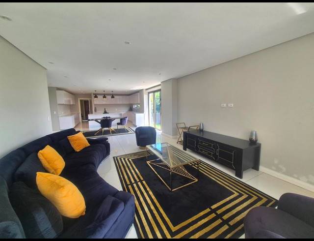 6 BEDROOM TOWNHOUSE FOR SALE IN IZINGA RIDGE